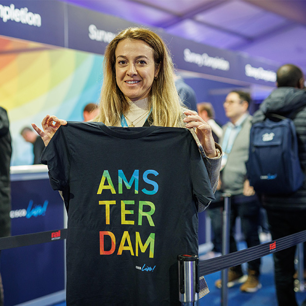 Woman holding Cisco Live Amsterdam t-shirt